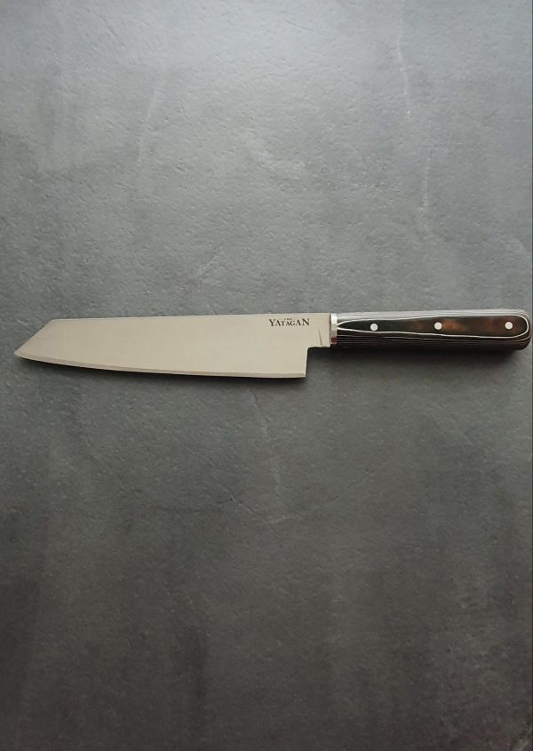 Couteau de chef japonais en acier inoxydable avec manche werzalit idéal pour la cuisine.