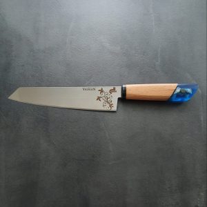 Couteau de chef japonais en acier inoxydable avec manche en bois bimatière - idéal pour la cuisine.