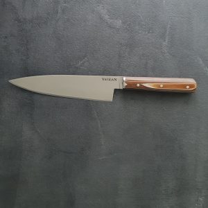 Couteau de chef japonais en acier inoxydable avec manche Werzalit idéal pour la cuisine.